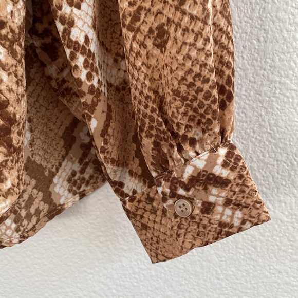 H&M Women's Animal Print Button Down Blouse Top Long Sleeve Size 6 - Picture 4 of 8